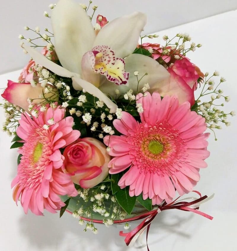 Ανθοσύνθεση σε στρογγυλή γυάλα Ανθοσυνθέσεις Φρέσκων Λουλουδιών Ανθοπωλείο Test